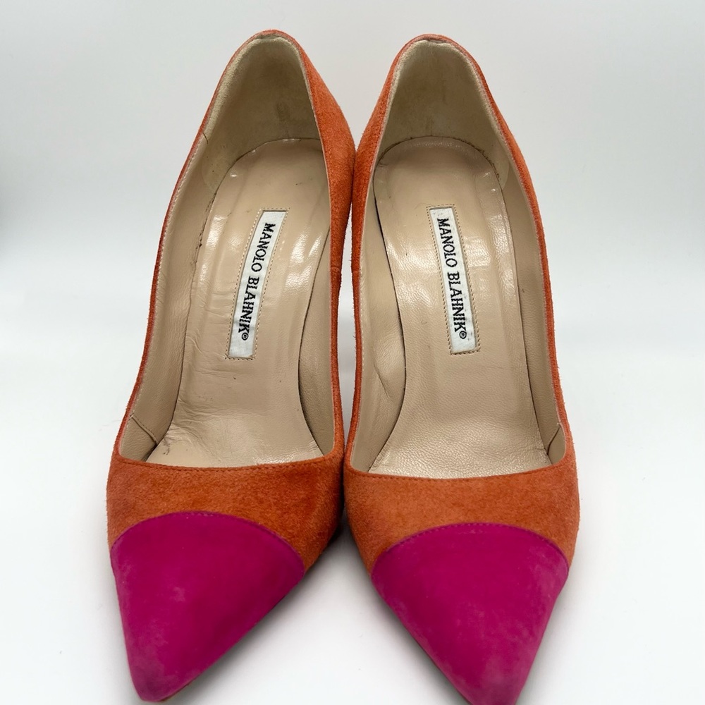 Manolo Blahnik suede pump size 35.5.